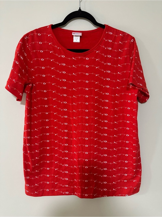 American Sweetheart Tops - American Sweetheart Red Short Sleeve Tee with White Floral Wave Pattern